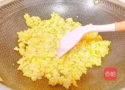 Illustration of how to make egg fried rice 20