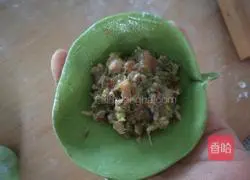 Illustration of how to make willow leaf buns 6