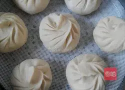 Illustration of how to make carrot leaf buns 4