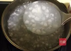 Illustration of how to make sago and purple sweet potato dumplings 6