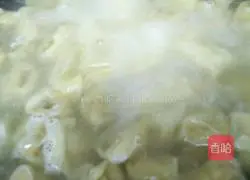 Illustration of how to make small wontons with green onion and fresh meat 19