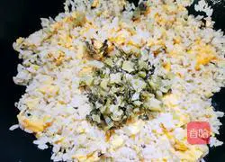 Illustration of how to make egg fried rice 7