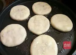 Beef and Carrot Pie Recipe Illustration 12