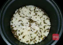Illustration of how to make mung bean braised rice 7