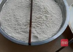 Illustration of how to make big buns 1