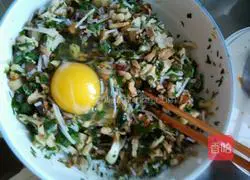 Illustration of how to make water chestnut leaves, mushrooms, vermicelli and oil residue dumplings 5