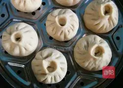 Illustration of how to make bamboo shoots and meat buns 11