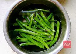 Illustration of how to make pork and kidney bean dumplings 2