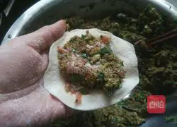 Illustration of how to make walnut pork buns 4