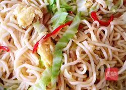 Illustration of how to make fried egg noodles 8