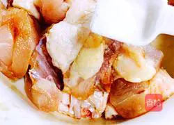 Illustration of how to make braised rice with taro and chicken 4