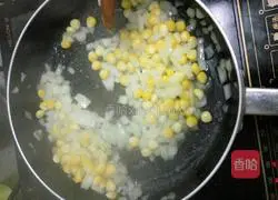 Illustration of how to make ham, corn and egg fried rice 6