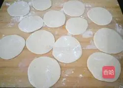 Illustration of how to make eggplant stuffed dumplings 7