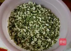 Illustration of how to make Sophora japonica dumplings 1