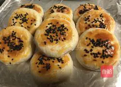 Illustration of how to make rose meat floss cake 10