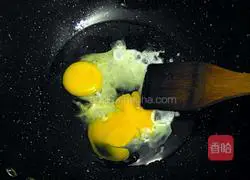 Illustration of how to make fried noodles with eggs 4