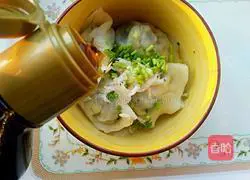 Illustration of how to make vegetarian wontons 14
