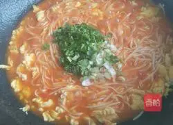 Illustration of how to make tomato and egg noodles 11