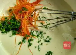 Illustration of how to make carrot and egg pancakes 4