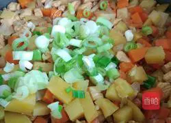 Illustration of how to make chicken and potato stuffed rice 6