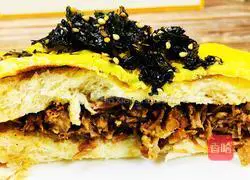 Illustration of how to make smooth egg beef sandwich 9