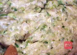 Illustration of how to make celery, dragon and fish wontons 7