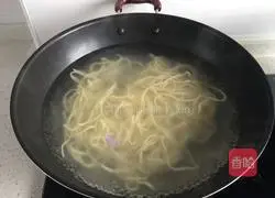 Illustration of how to make ham and vegetable fried noodles 2