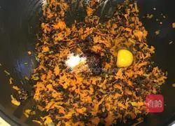 Illustration of how to make dumplings stuffed with carrots and fungus 8