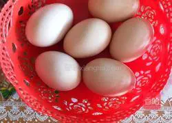 Illustration of how to make homemade farm noodles 1