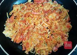 Illustration of how to make ham, potato and tomato cake 9