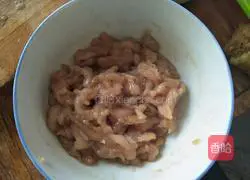 Chicken Illustration of how to make shredded fried noodles 1