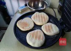 Illustration of how to make dough pancakes 5