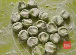Illustration of how to make cabbage (Baicai) dumplings 6