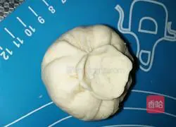 Illustration of how to make pork and green pepper buns 7