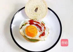 Illustration of how to make bagel burger 18