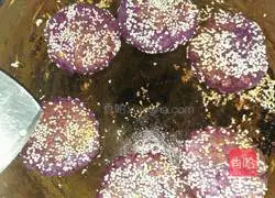 Illustration of how to make glutinous rice and purple potato cakes 9