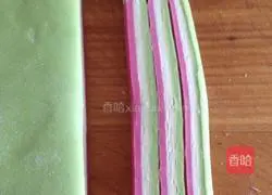 Illustration of how to make rainbow wontons 10