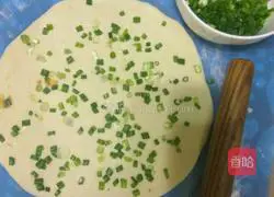 Illustration of how to make green onion cake 8
