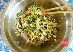 Illustration of how to make cucumber, egg and shrimp dumplings 8