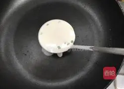 Illustration of how to make shredded potato pancakes 4