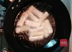 Illustration of how to make wonton skin red bean paste spring rolls (New Year flavor) 8