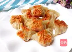 Illustration of how to make fried quick-frozen dumplings 6