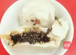 Illustration of how to make steamed buns with osmanthus sugar, sesame and prunes 6