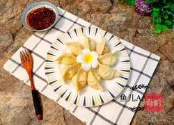 Illustration of how to make dumplings stuffed with pickled cabbage and oil residue 11