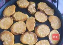 Illustration of how to bake potato chips in an electric pan 5