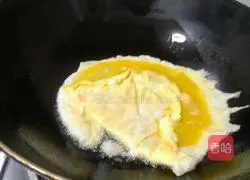 Illustration of how to make egg fried rice 8