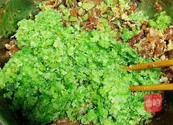 Illustration of how to make wonton stuffing with celery and fresh meat 7