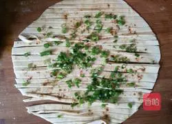 Illustration of how to make golden pancake 8