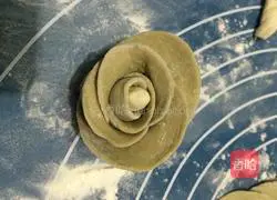 Illustration of how to make rose steamed buns 10