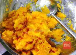 Illustration of how to make pumpkin steamed buns 2